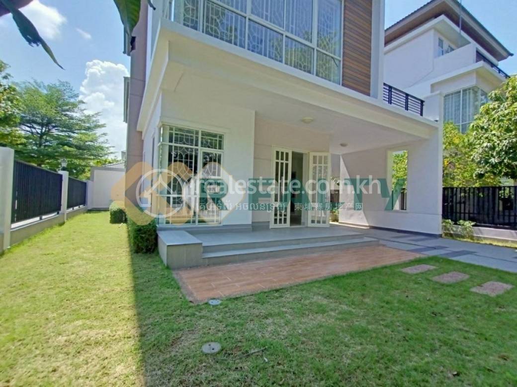 វីឡា សំរាប់លក់ ទំហំផ្ទះ 212.8 ម៉ែត្រការ៉េ នៅChbar Ampov