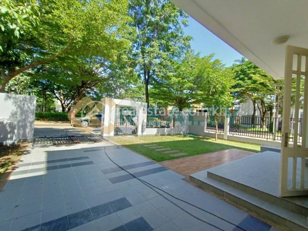 វីឡា សំរាប់លក់ នៅChbar Ampov តម្លៃ $859,000