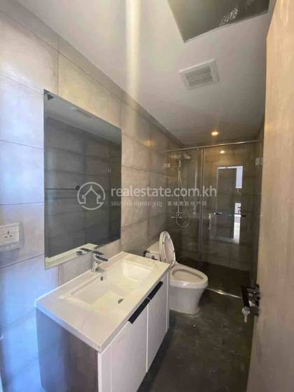 $1,200 Condo