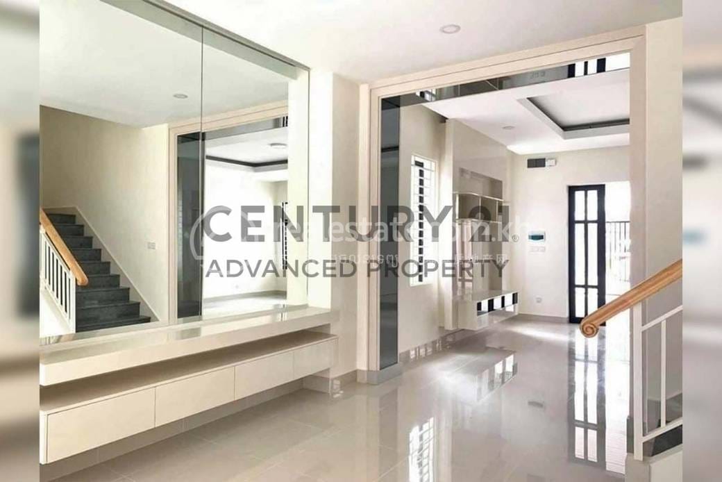 Villa Jumelle 5 chambres À vendre pour $470,000