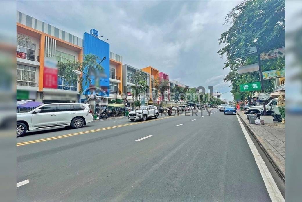 Chbar Ampovの店舗付住宅売り物件（Chbar Ampov）