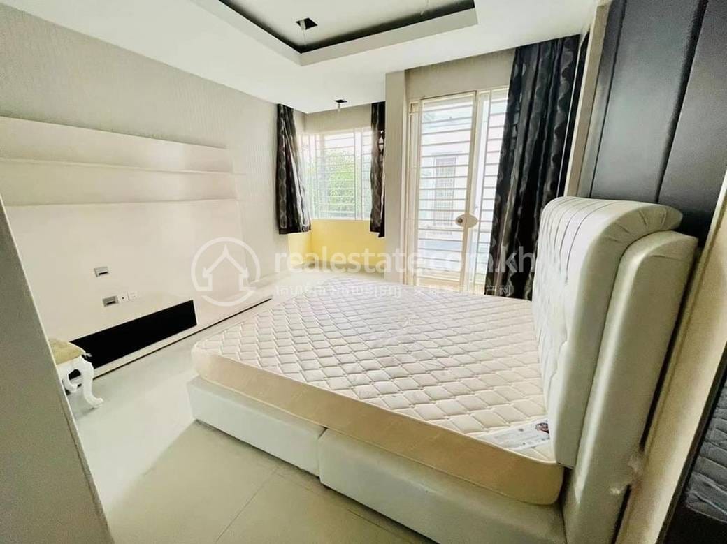 Chbar Ampov别墅出租，位于NirouthChbar Ampov，价格$3,600