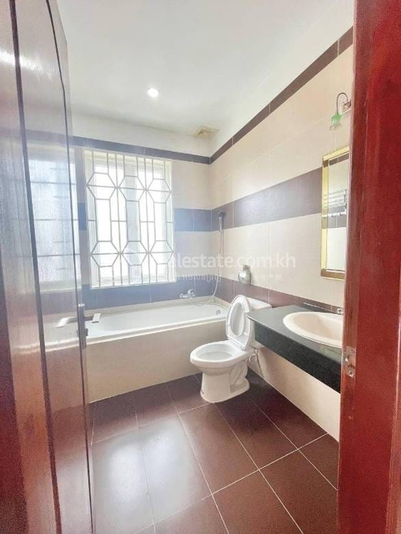 Апартаменты Для Аренды in Chamkarmon $1,000