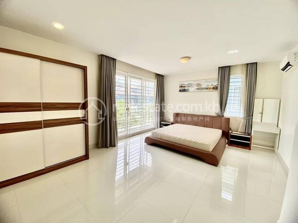 Chbar Ampov双子别墅出租，位于NirouthChbar Ampov，价格$2,200