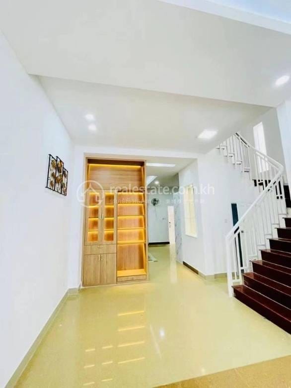 Chbar Ampov双子别墅出租，位于NirouthChbar Ampov，价格$1,000