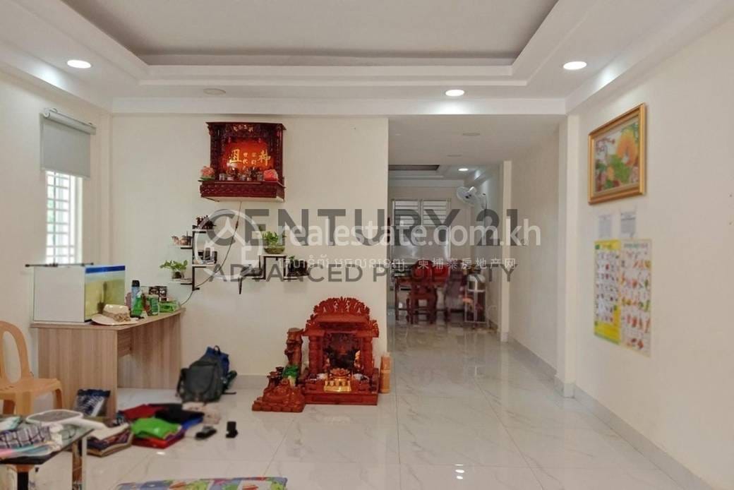 Kouk Khleang双子别墅出售，位于Kouk Khleang