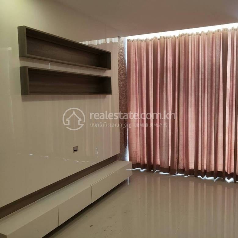 Chbar AmpovHouse and lot出租，位于NirouthChbar Ampov，价格$850