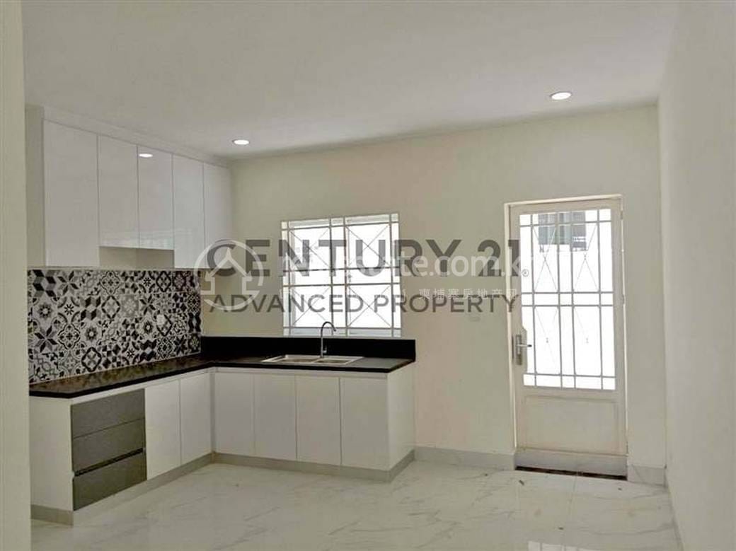 House and lot สำหรับขาย 4 ห้องนอน ราคา $105,000