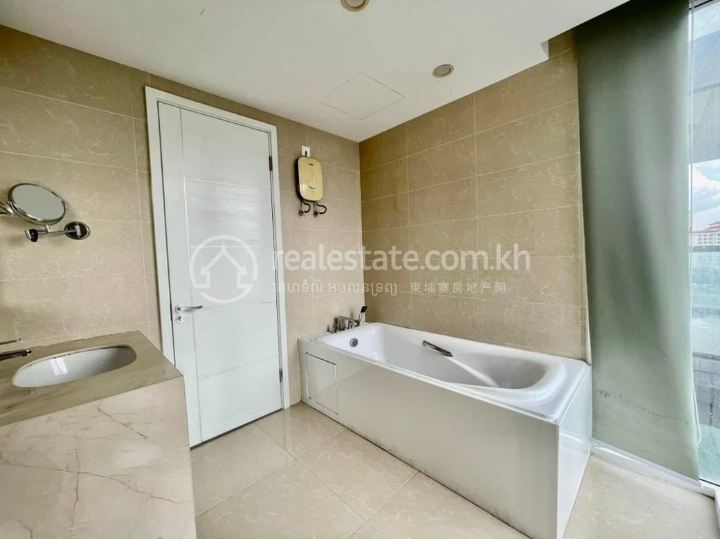 Condo For Rent in Chamkarmon $1,000