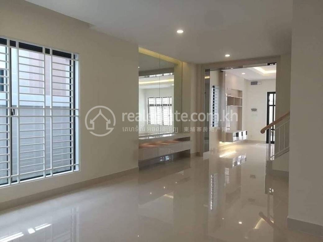 $1,200 Vila