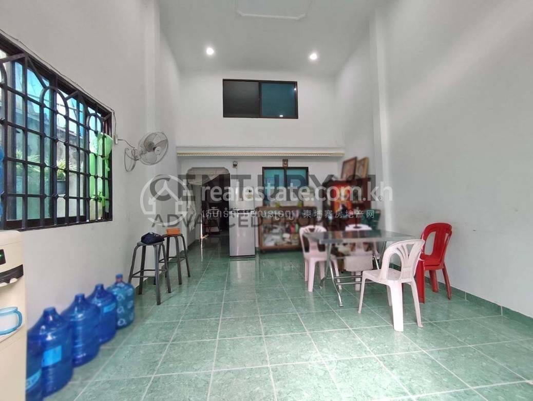 House and lot For Sale in Chroy Changvar $160,000