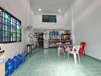 House and lot For Sale in Chroy Changvar $160,000