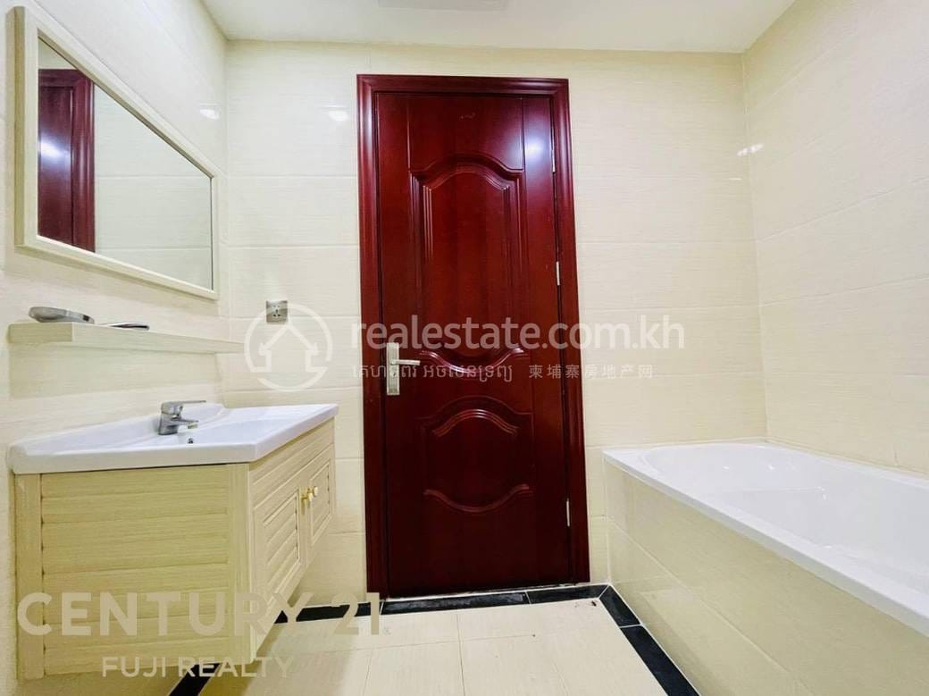 Condo K pronájmu in 7 Makara $400