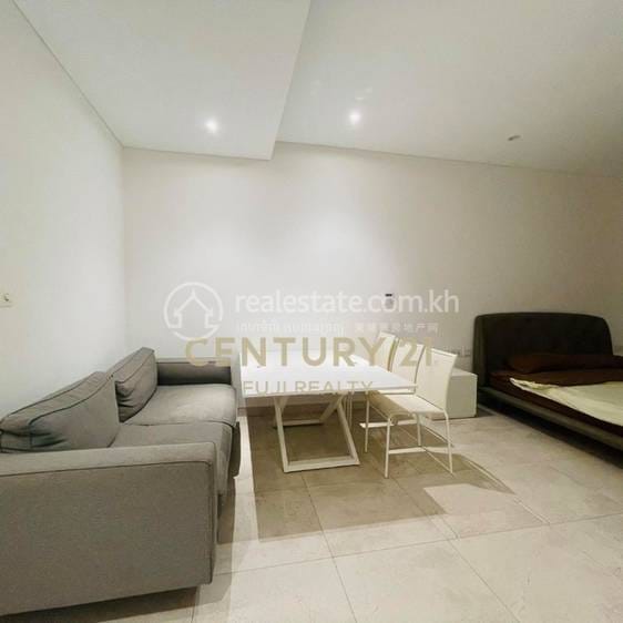Condo For Rent in Chamkarmon $450