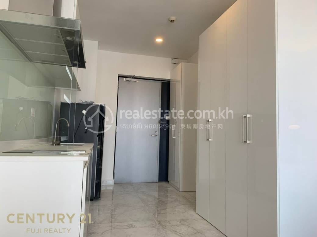 Condo For Rent with 1 Parking Space