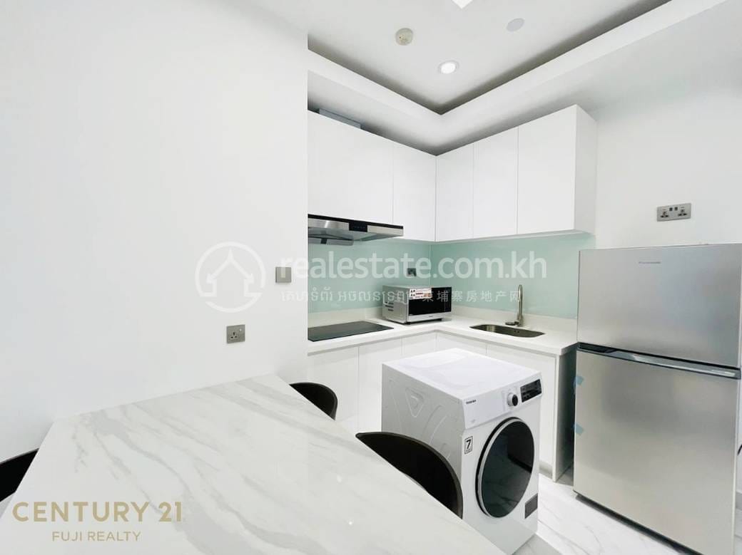 Condo For Rent with 1 Parking Space