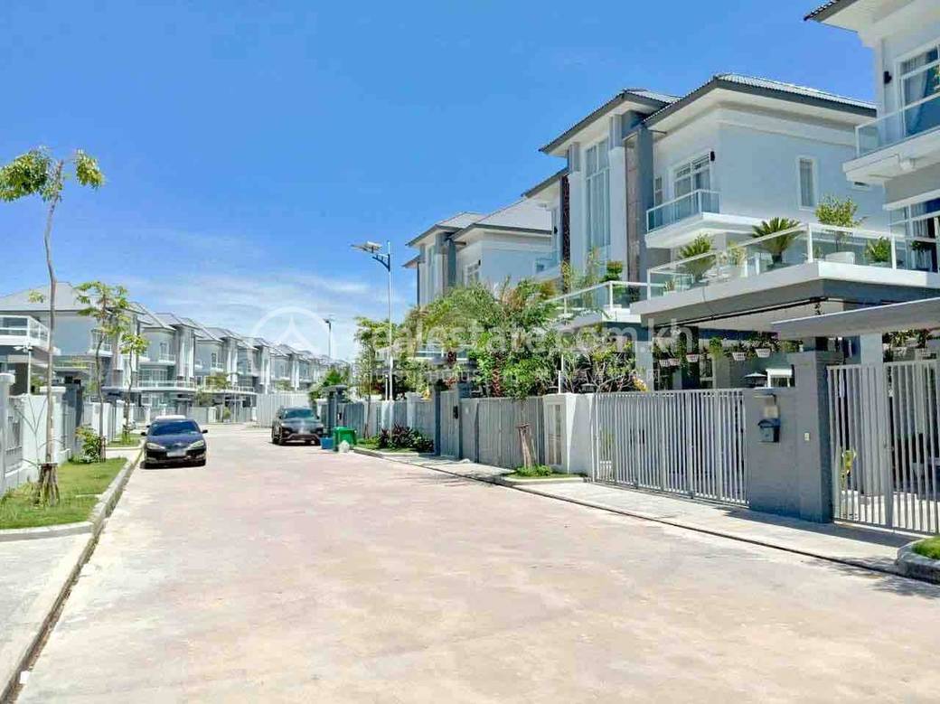 Villa For Sale with 4 Parking Space