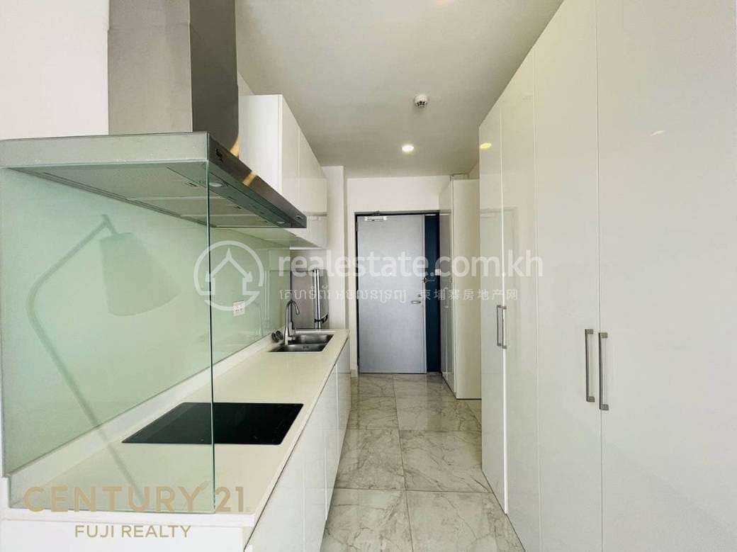 Condo For Rent in Chamkarmon $650
