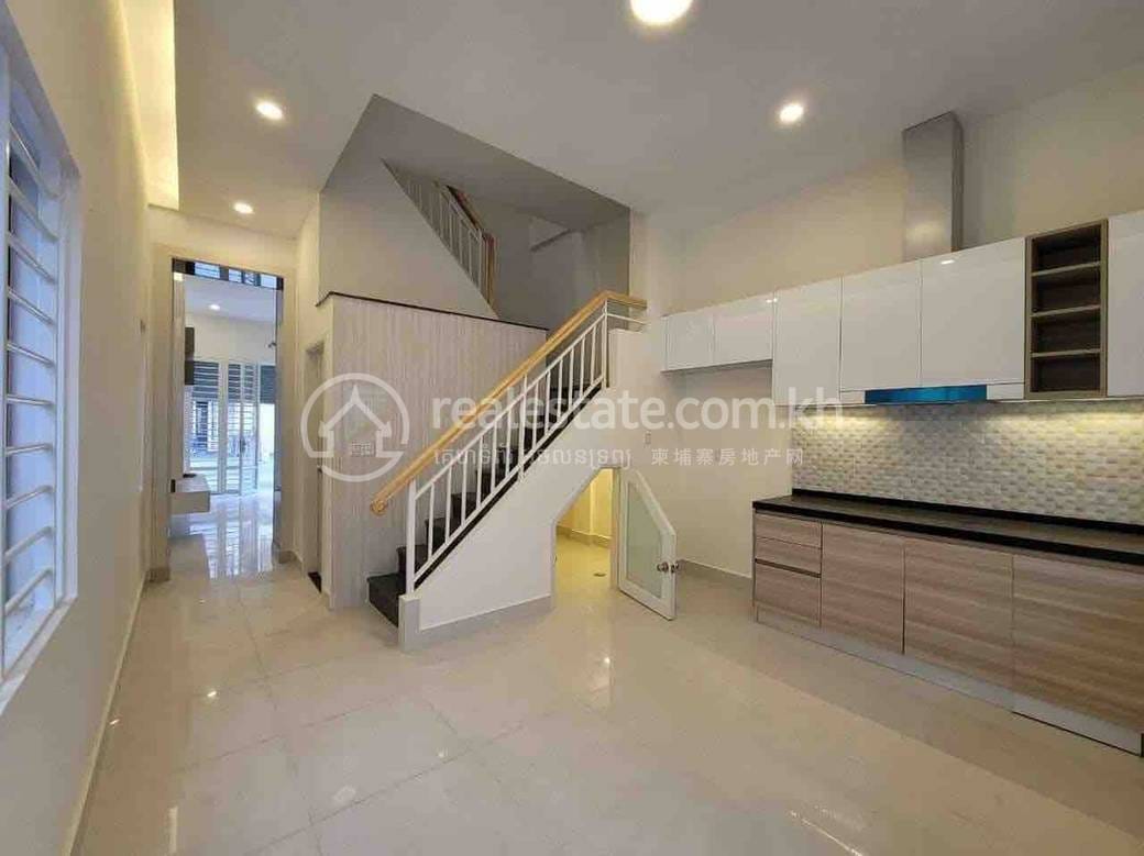 Maison-boutique À vendre à Nirouth, Chbar Ampov, Phnom Penh