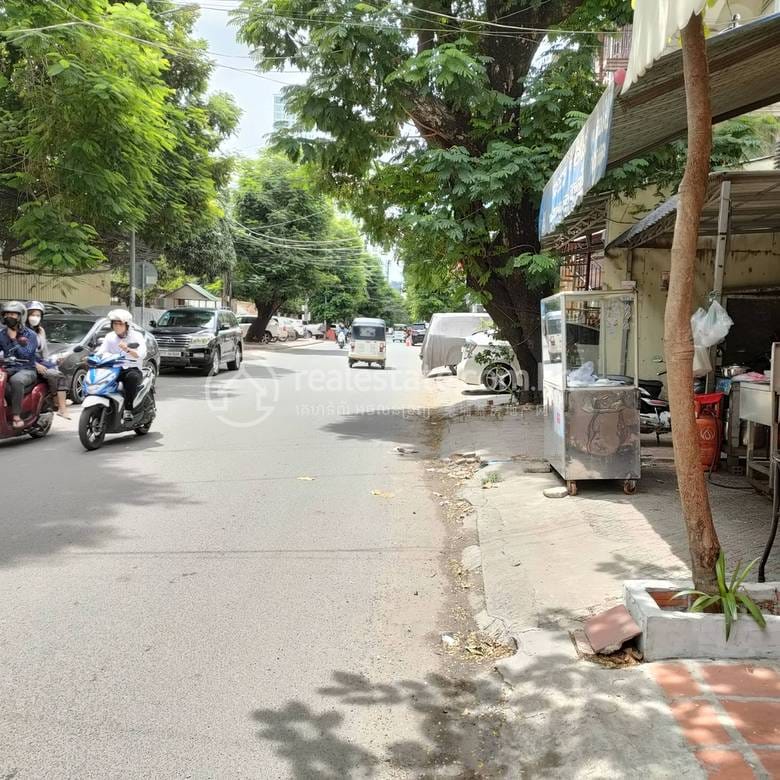 House and lot Na prodej with 1 Parking Space