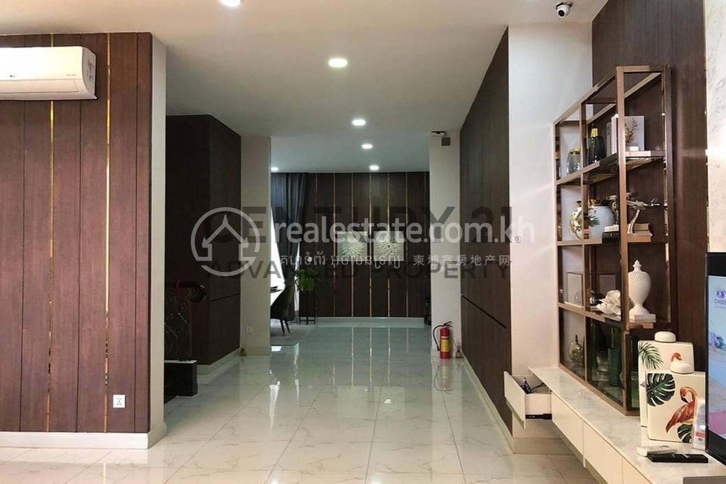 Chroy Changvar双子别墅出售，价格$275,000