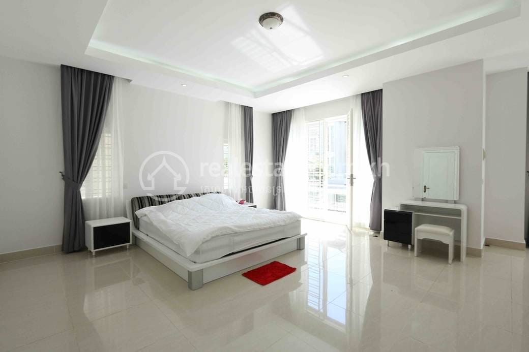 Dvojvila K pronájmu in Tuek Thla, Sen Sok, Phnom Penh