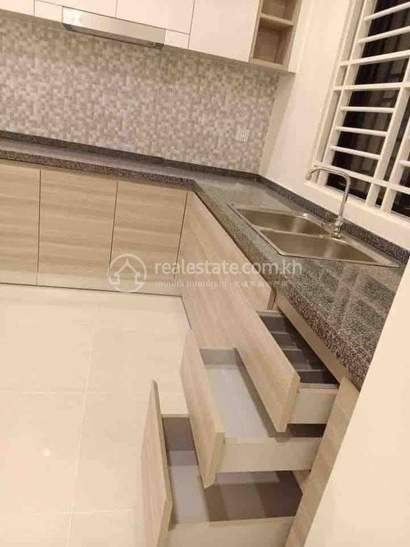 5 Bedrooms Apartment For Rent for $600