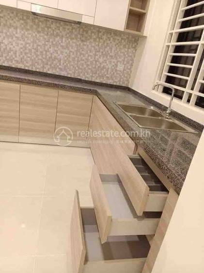 5 Bedrooms Apartment For Rent for $600