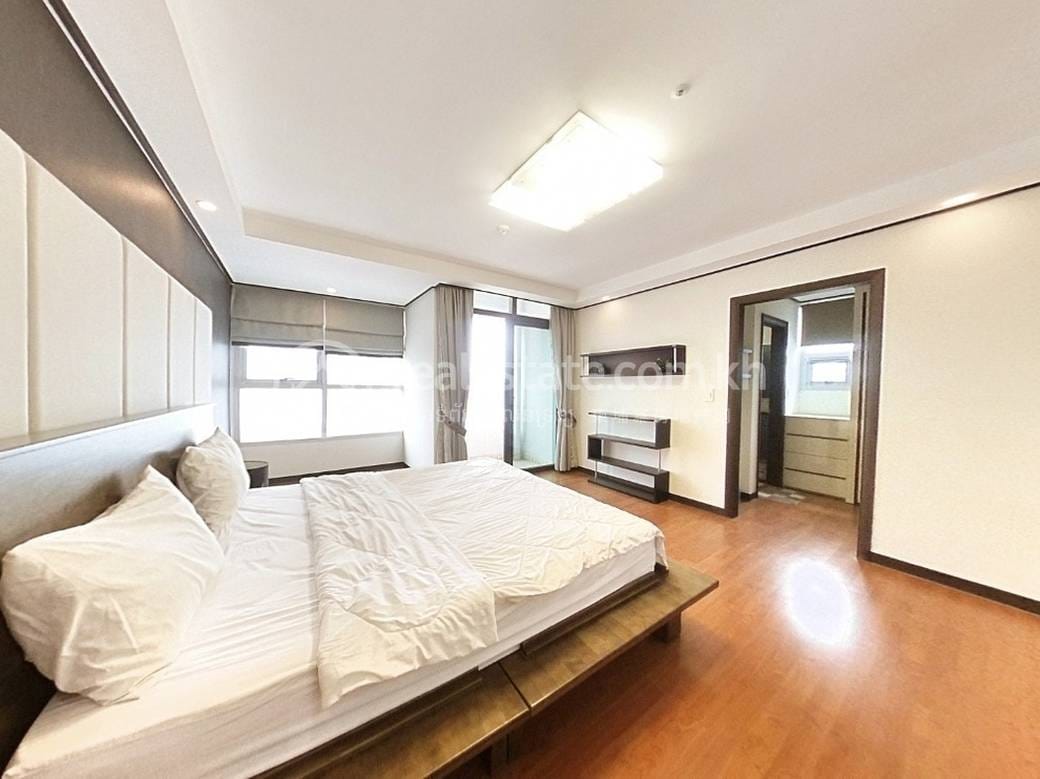 De Castle Royal Condominium | BKK 1 Serviced Apartment For Rent in BKK 1