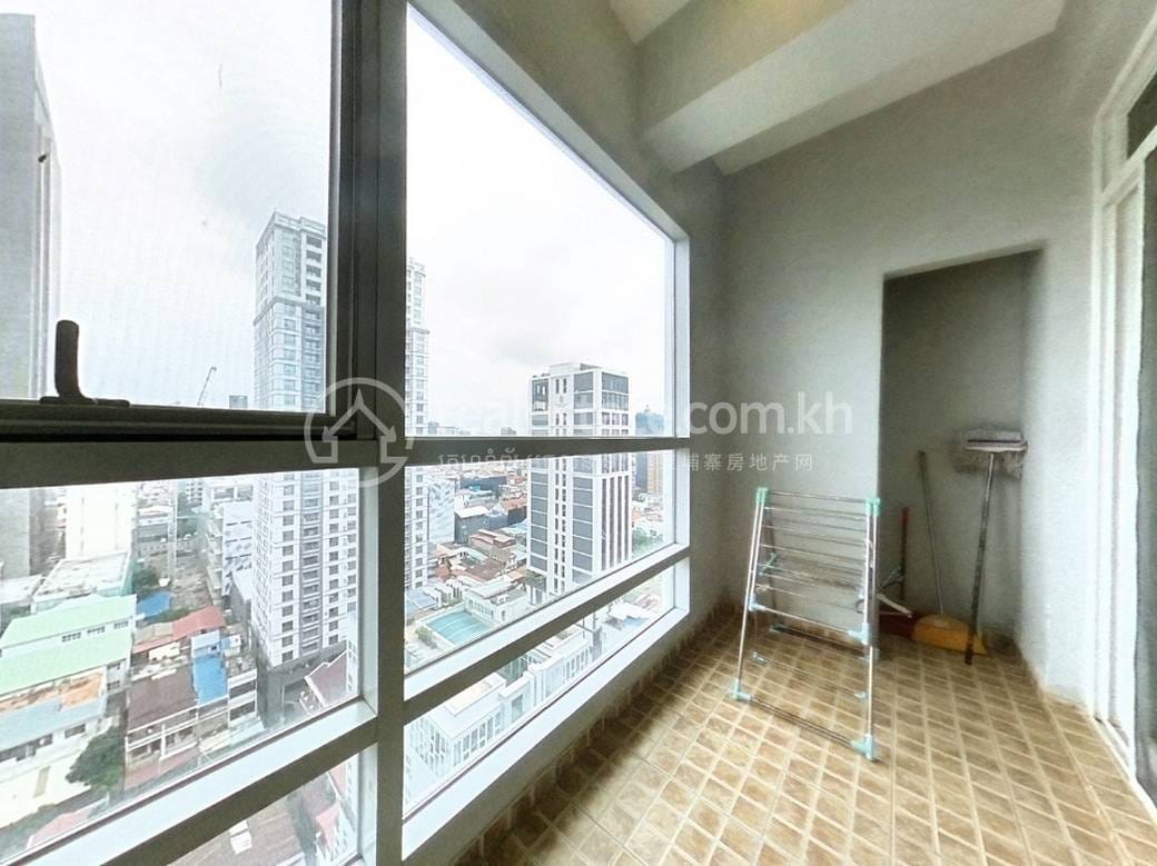 De Castle Royal Condominium | $2,500 Serviced Apartment