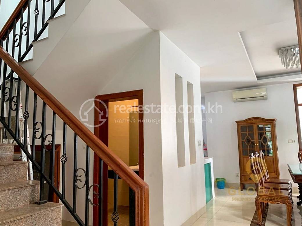 Villa À louer à Chroy Changvar $1,500