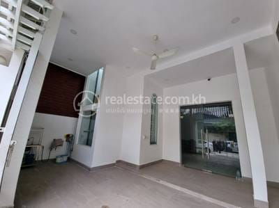 Chamkarmon别墅出租，价格$3,500