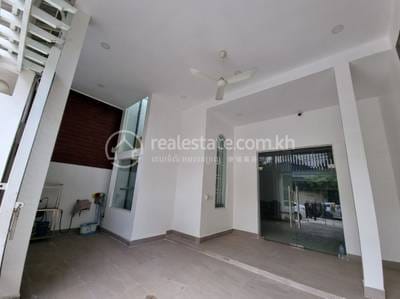 House and lot For Rent in Boeung Trabek, Chamkarmon, Phnom Penh