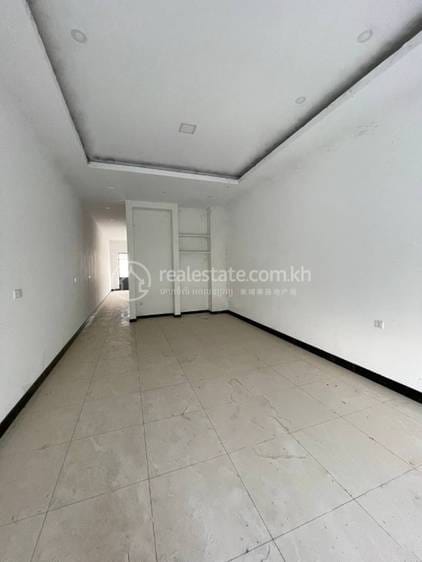 Chroy ChangvarCommercialShophouse出租，价格$1,000