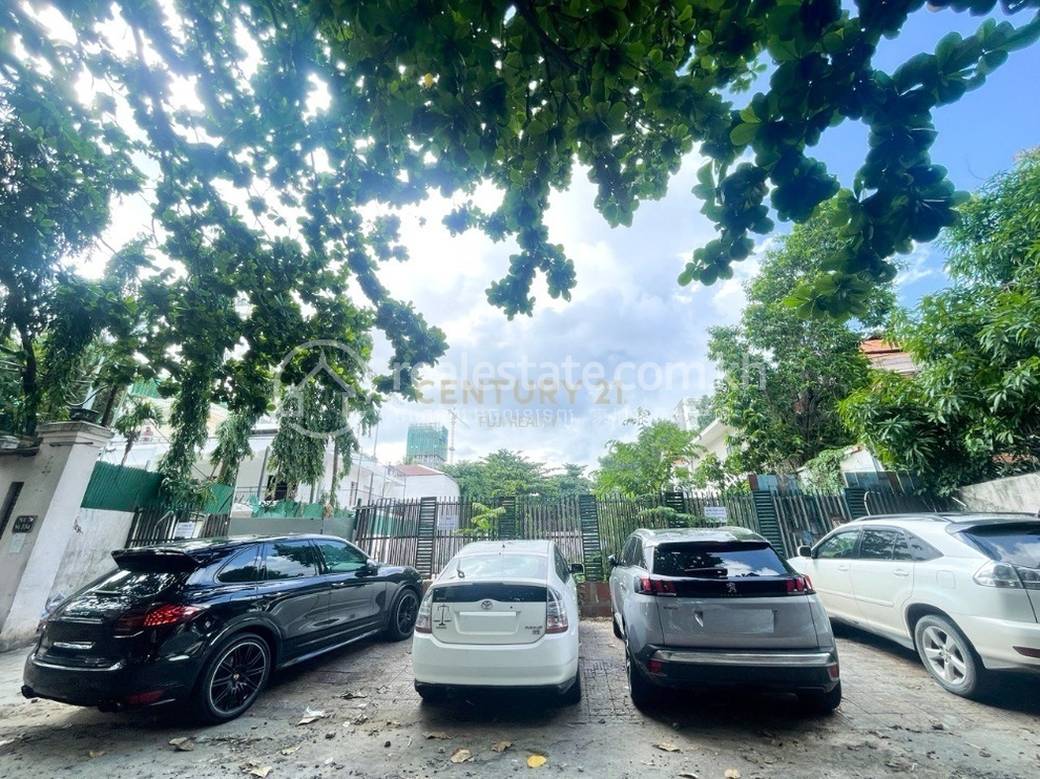 Земля Для Продажи in Boeng Keng Kang $5,200,000