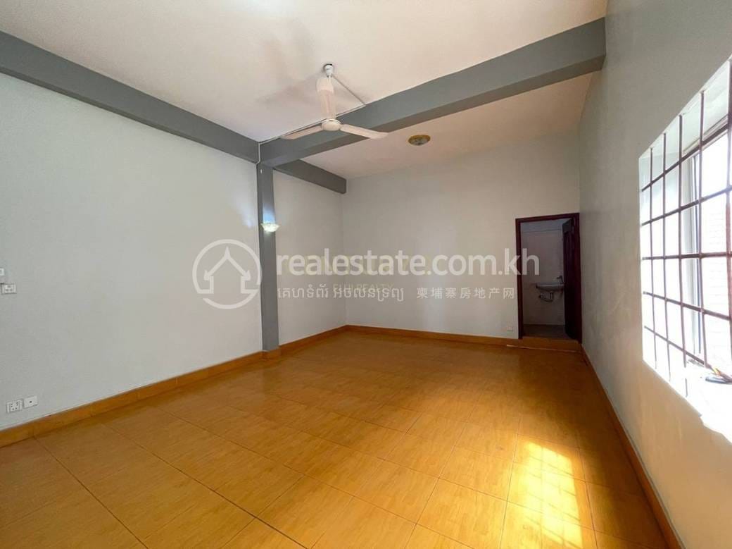 Вилла Для Аренды in Chamkarmon $3,500