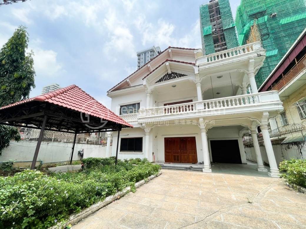 Villa For Rent with 4 Parking Space