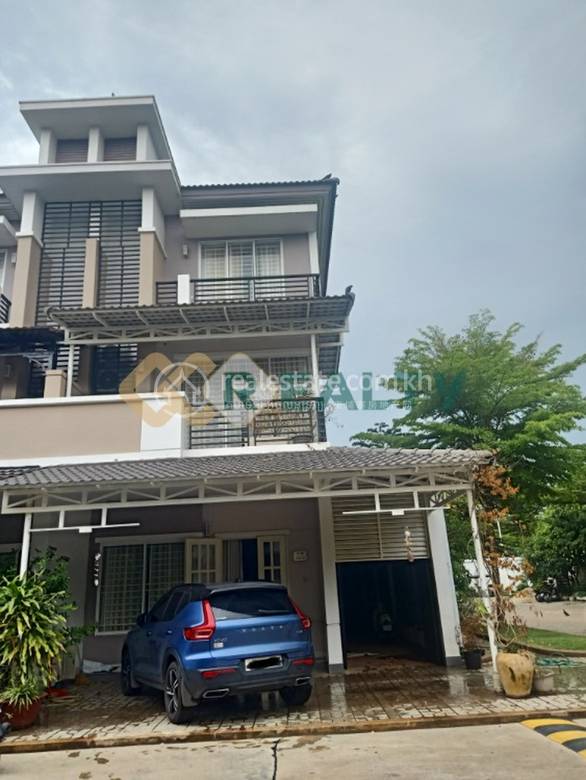 120 sqm Living Size Řadový dům Na prodej in Chbar Ampov