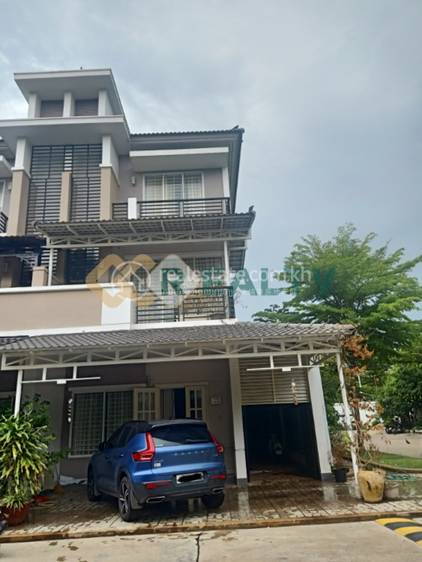 120 sqm Living Size Řadový dům Na prodej in Chbar Ampov