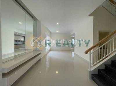 Villa Jumelle À vendre de 396 m² habitables à Chbar Ampov