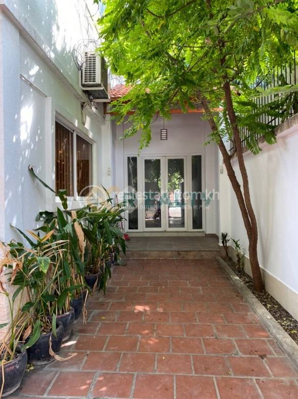 192 sqm Living Size Vila K pronájmu in Toul Kork