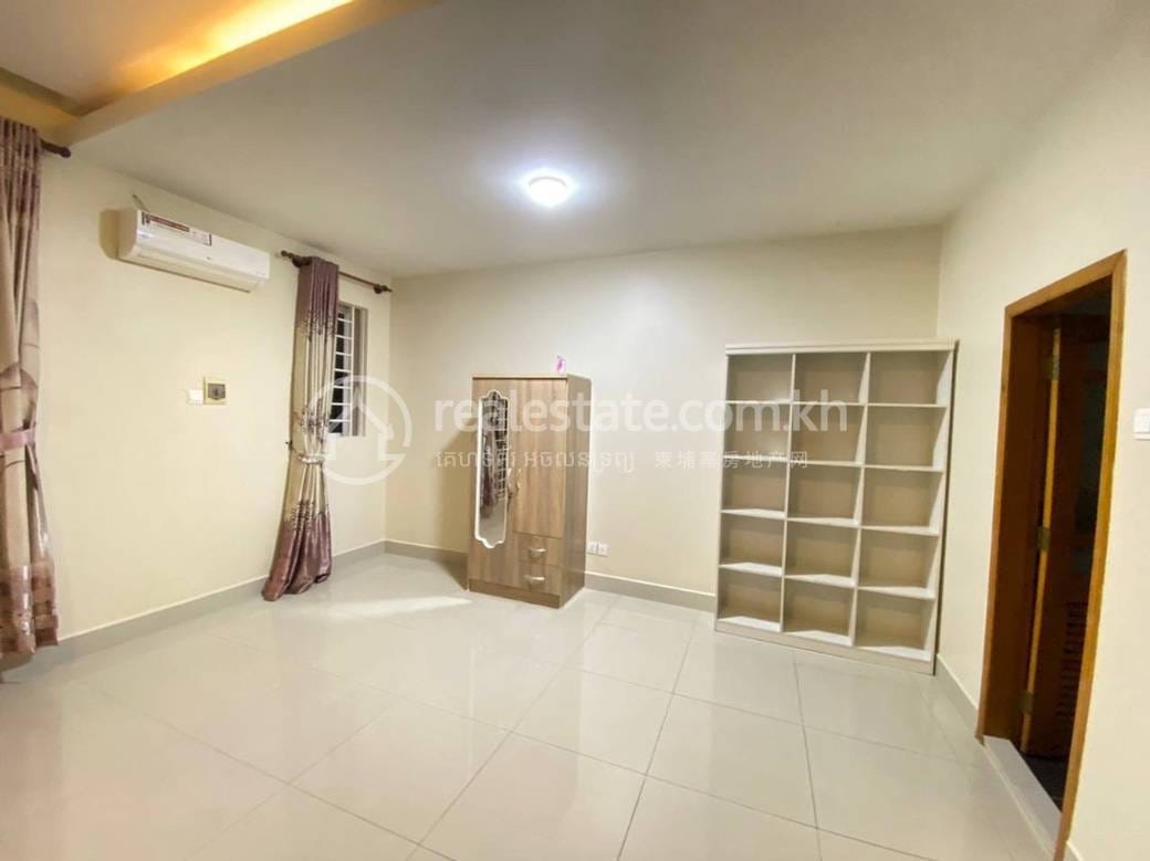 Chbar Ampov别墅出租，位于NirouthChbar Ampov，价格$900
