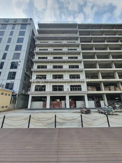带6个停车位的建筑出租