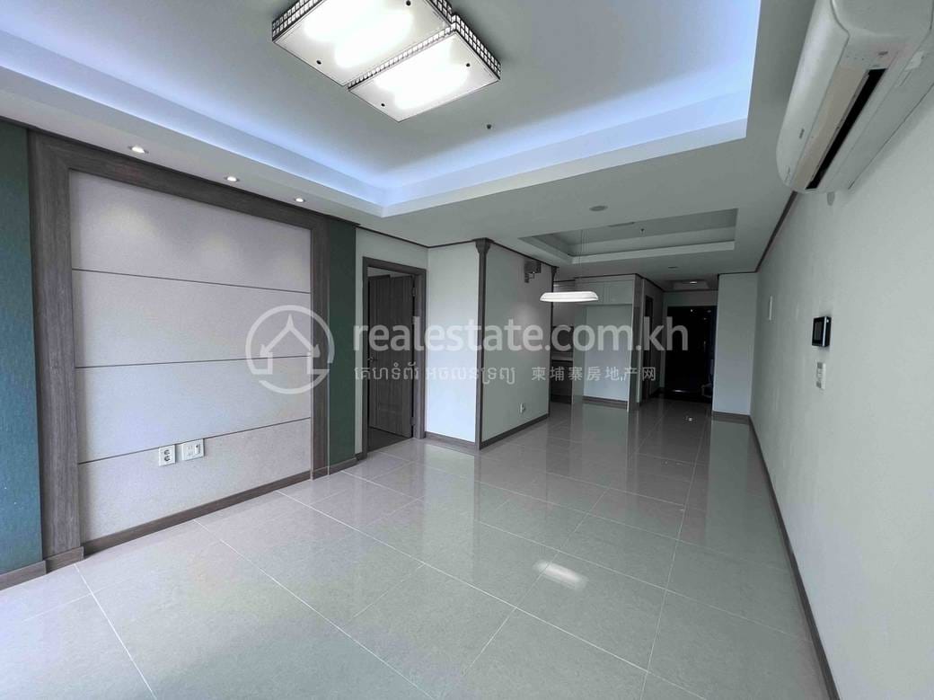 De Castle Royal Condominium | 駐車スペース1台付きマンション売り物件