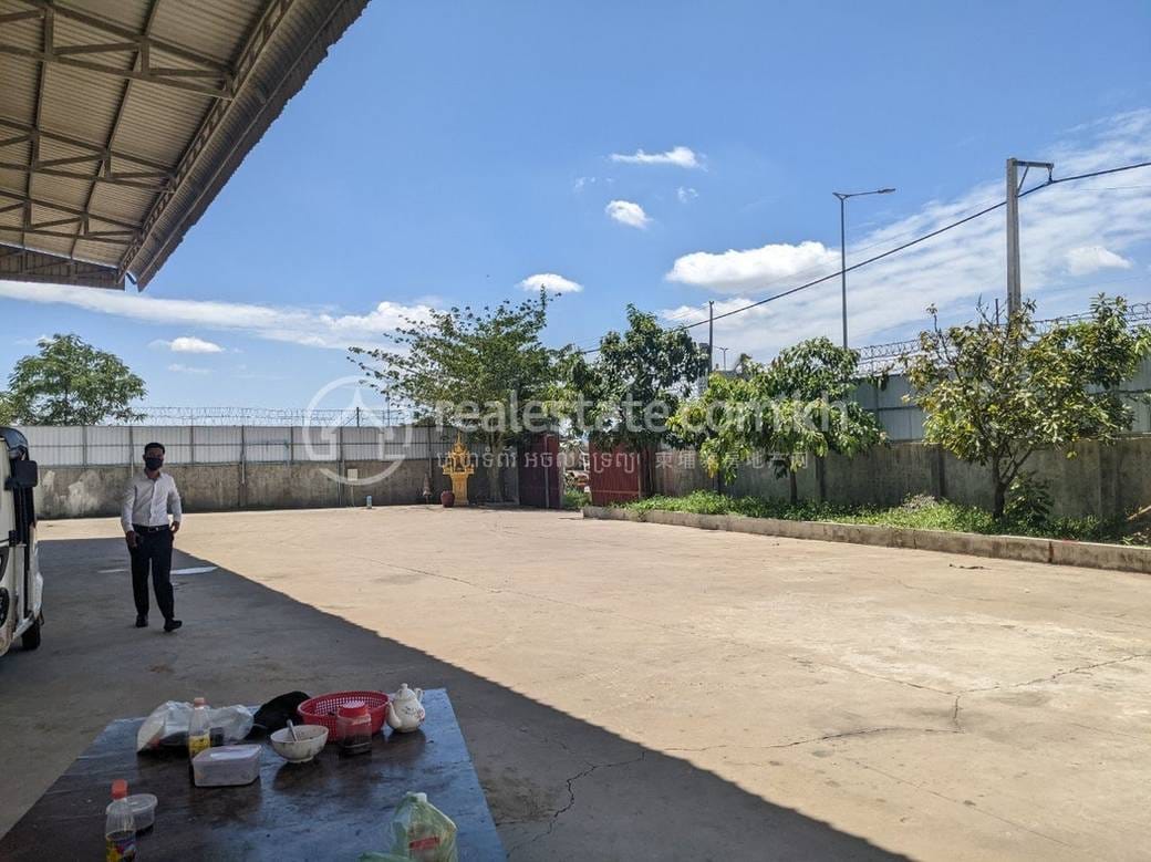 居住面積3,274㎡の倉庫賃貸物件（Prek Pnov）