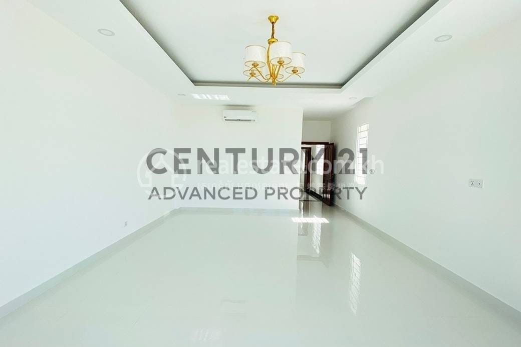 Chroy Changvar店屋出售，价格$110,000