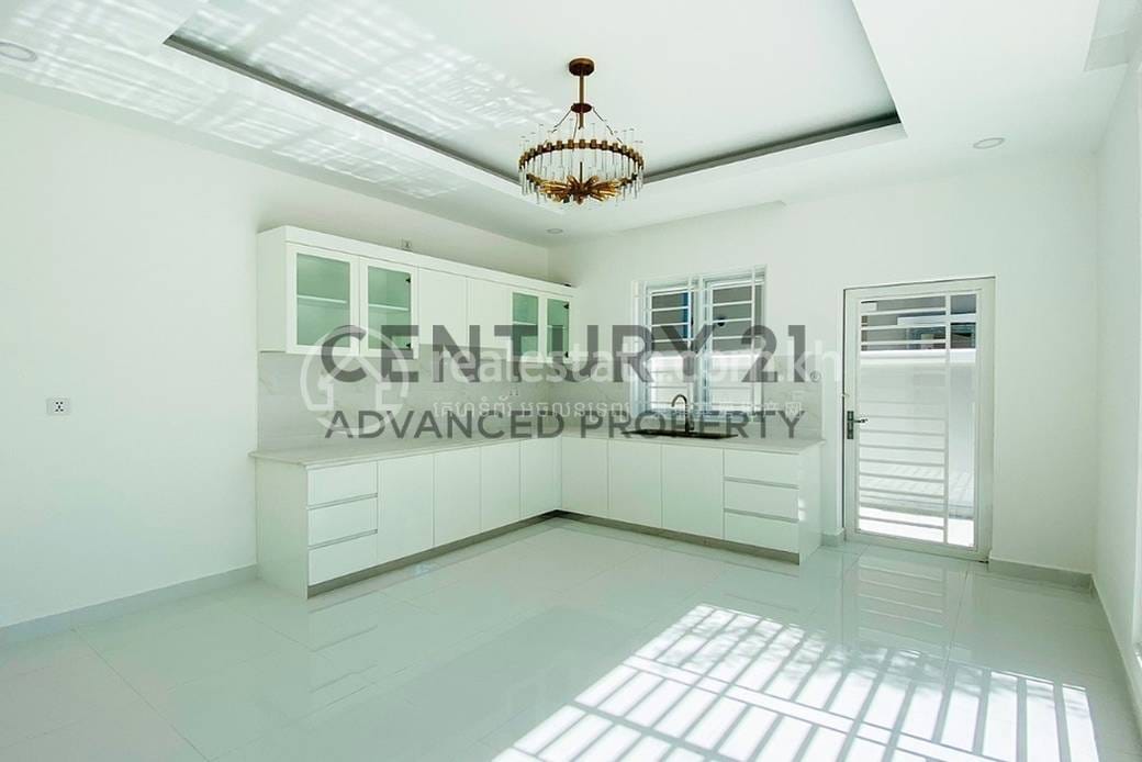 4卧室店屋出售，价格$110,000
