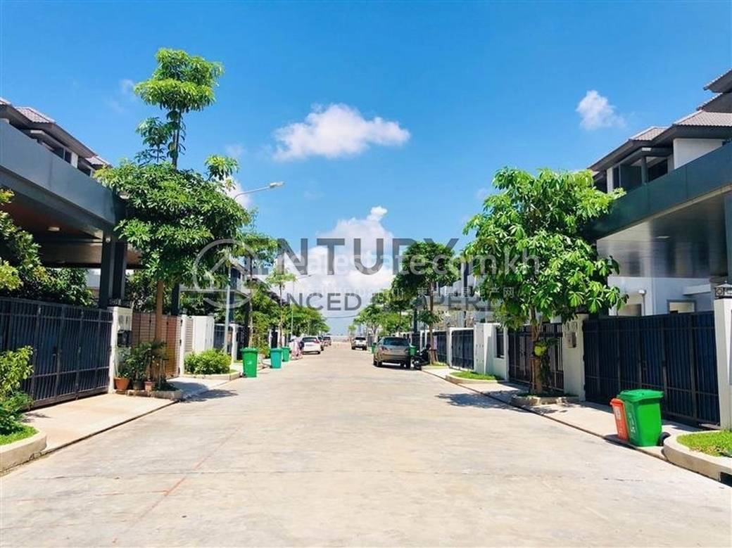 4 Bedrooms Dvojvila Na prodej for $428,000