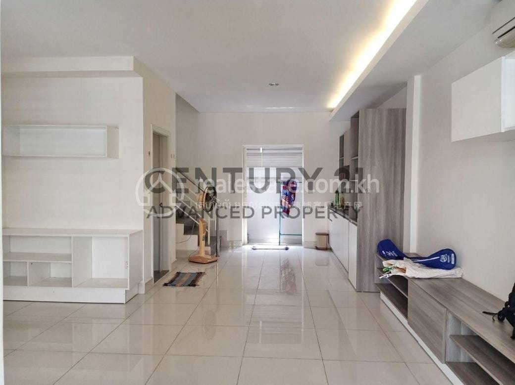 Villa For Sale in Russey Keo $105,000