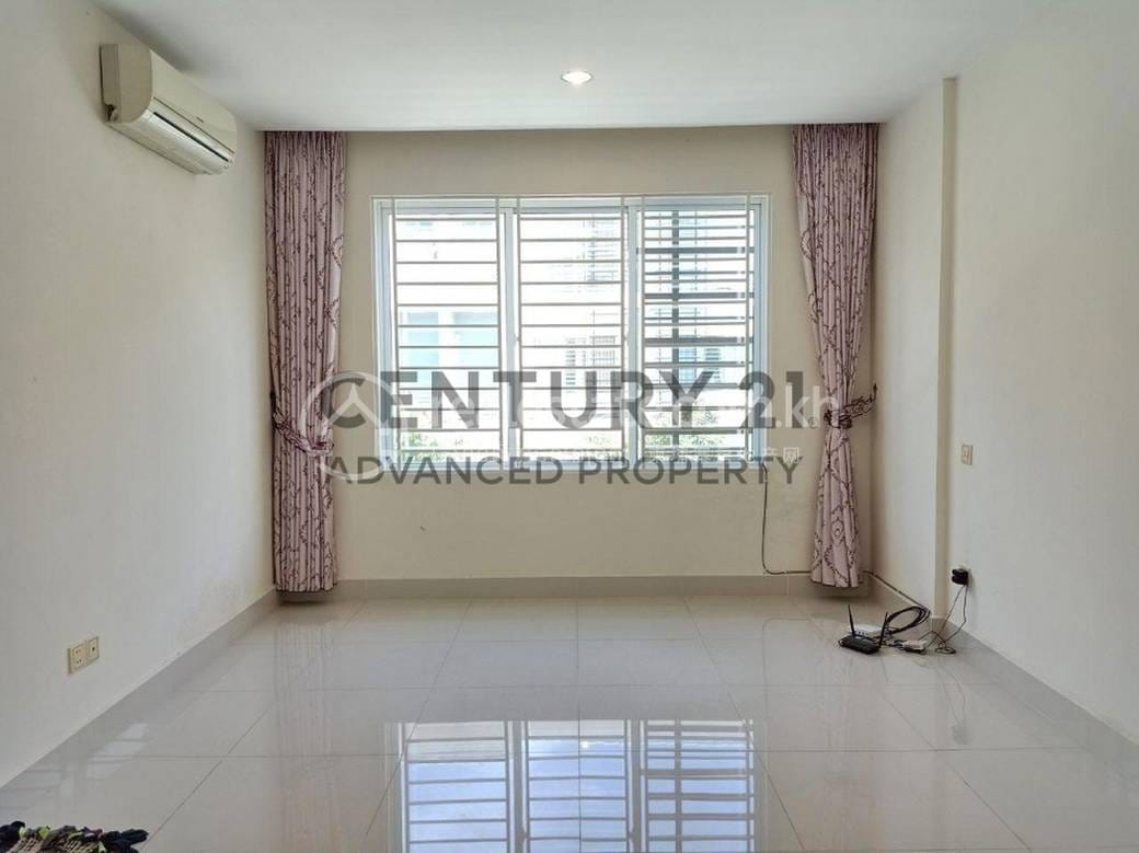 Tuol Sangke Villa For Sale in Tuol Sangke